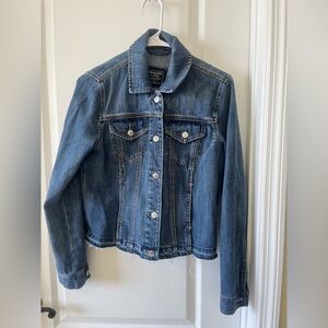 Abercrombie & Fitch Women’s Classic Blue Jean Raw Hem Jacket Small